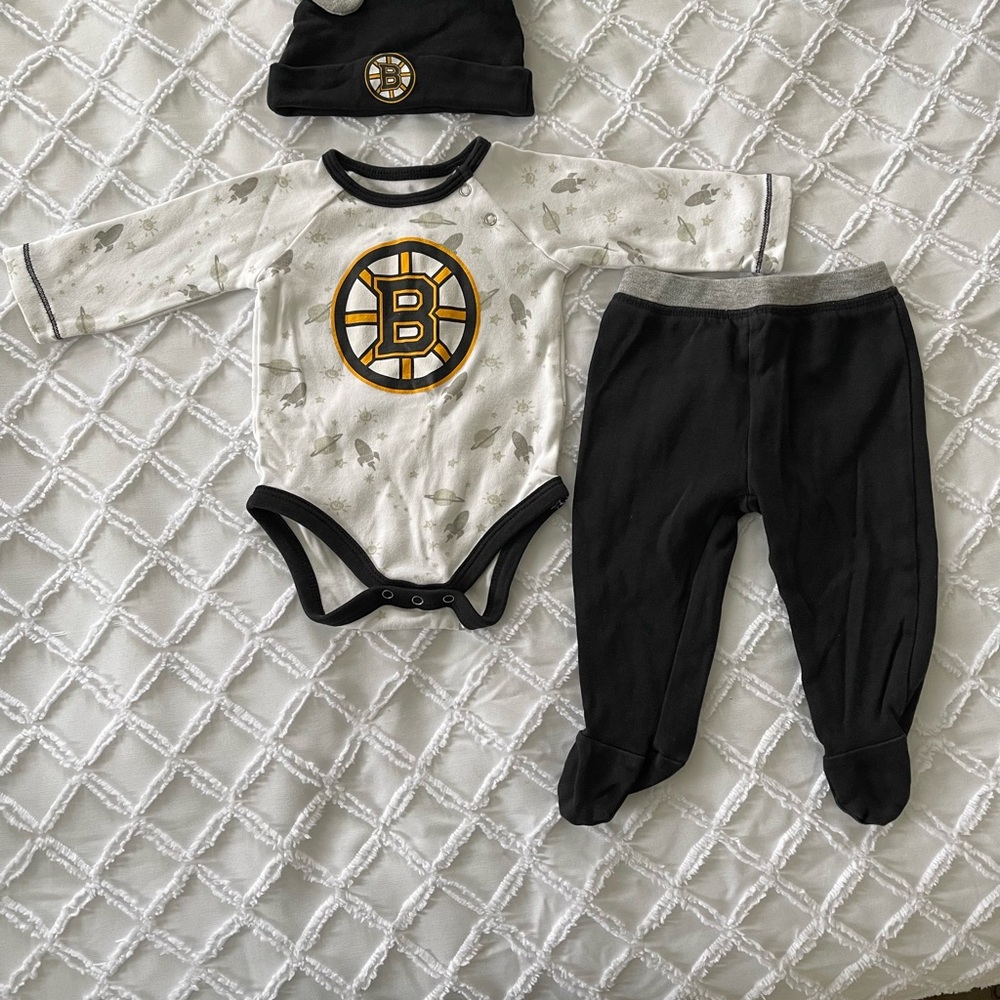 NHL Baby Bruins One Piece Set with Hat - Black and White